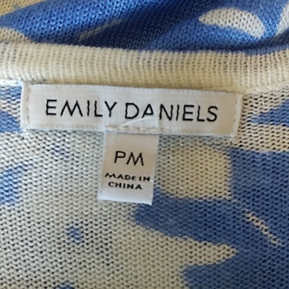 Blue and White Floral 3/4 Sleeves Sweater Top by Emily Daniels. Size PM - Picture 15 of 15